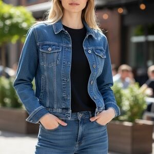 EUC Vintage Tommy Hilfiger Size Small Blue Jean Jacket!